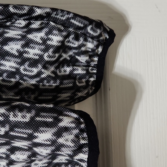 NWOT Armani Exchange Packable Logo Windbreaker Jacket. Size M - Picture 9 of 16